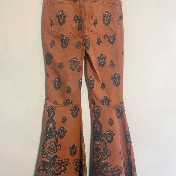 NEW RARE Free People Just Float On Printed Flare Jeans Size 25 Rust Combo - Picture 12 of 16